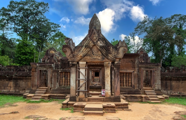 EXPLORE BANTEAY SREI